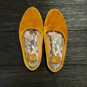 Gianni Bini velvet gold flat